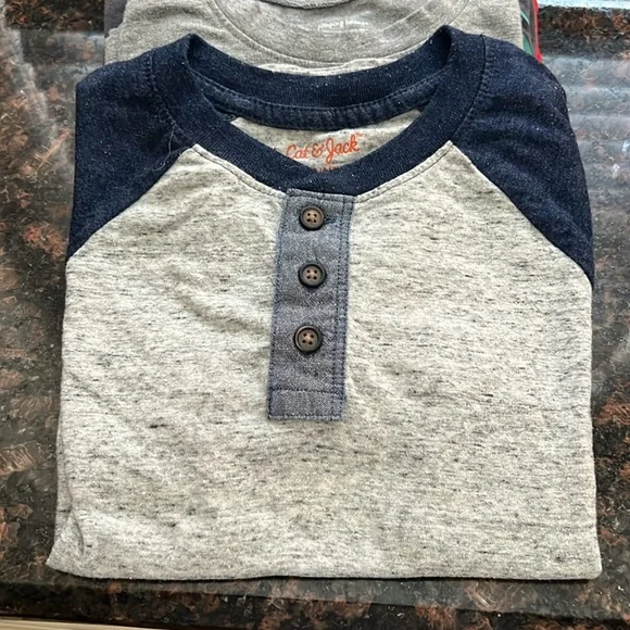Boys shirt bundle size small 6/8. Gently used. Great price ⭐️ - Picture 3 of 9